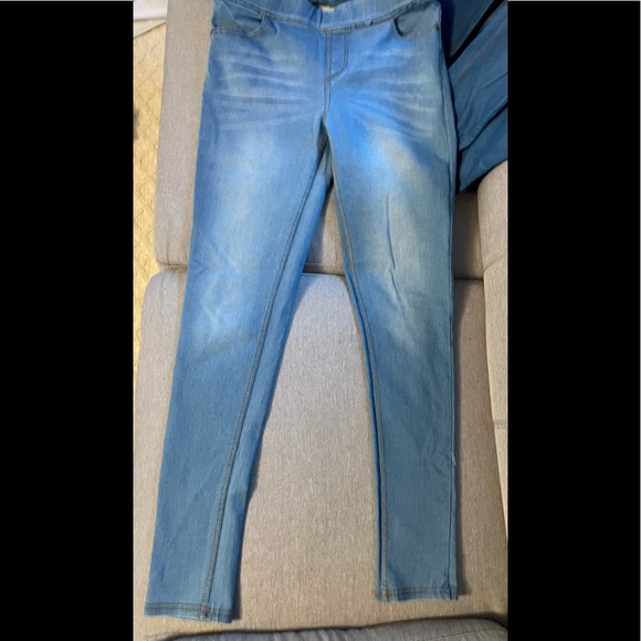 2025 SALE NWOT style bundle👖each has a pic 1-1/20or 2/25☀️price sizes m and L - Picture 7 of 8